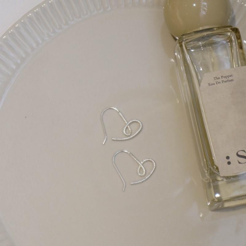 洛莉 🥑 純銀簡約愛心線條造型耳鉤 AW1212-細節圖3