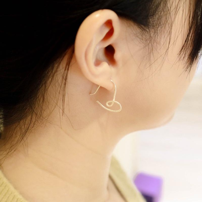 洛莉 🥑 純銀簡約愛心線條造型耳鉤 AW1212-細節圖4