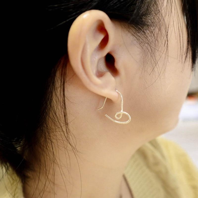 洛莉 🥑 純銀簡約愛心線條造型耳鉤 AW1212-細節圖7