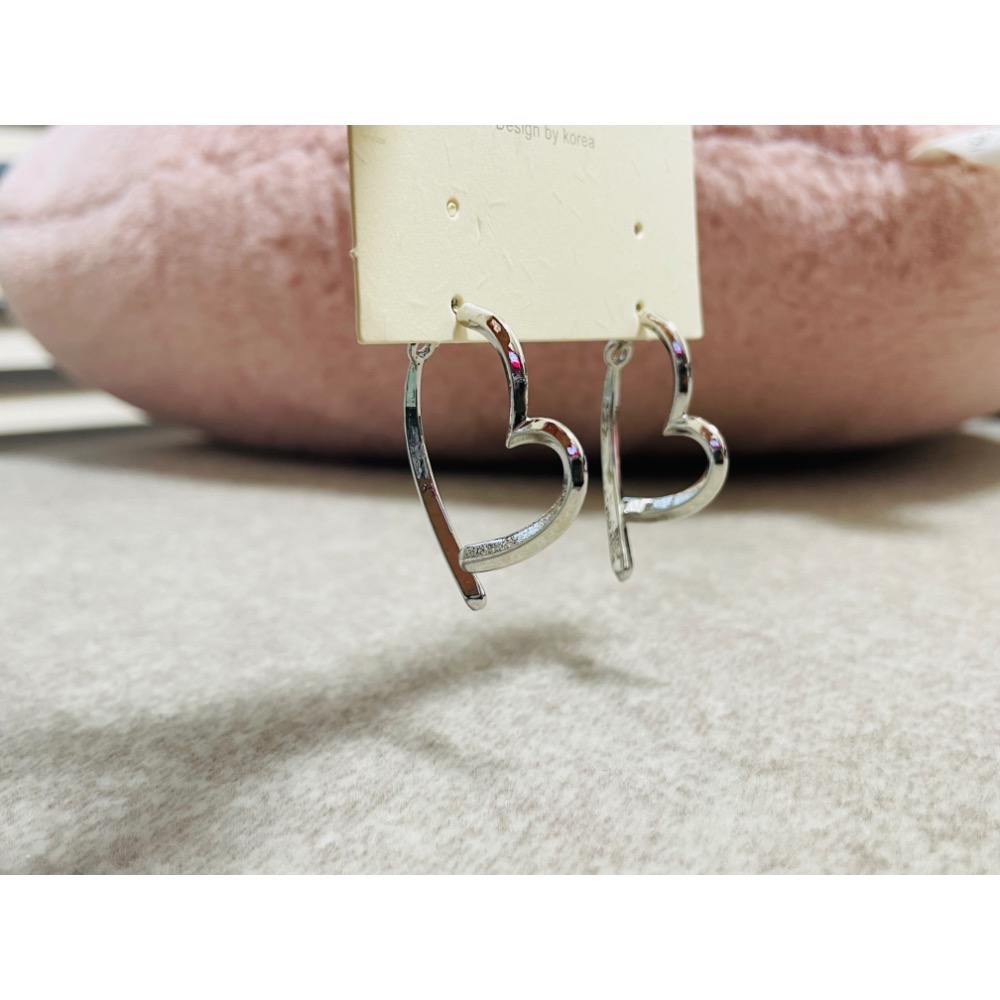 《台灣現貨》愛心型吊式耳環（非夾式）-細節圖4