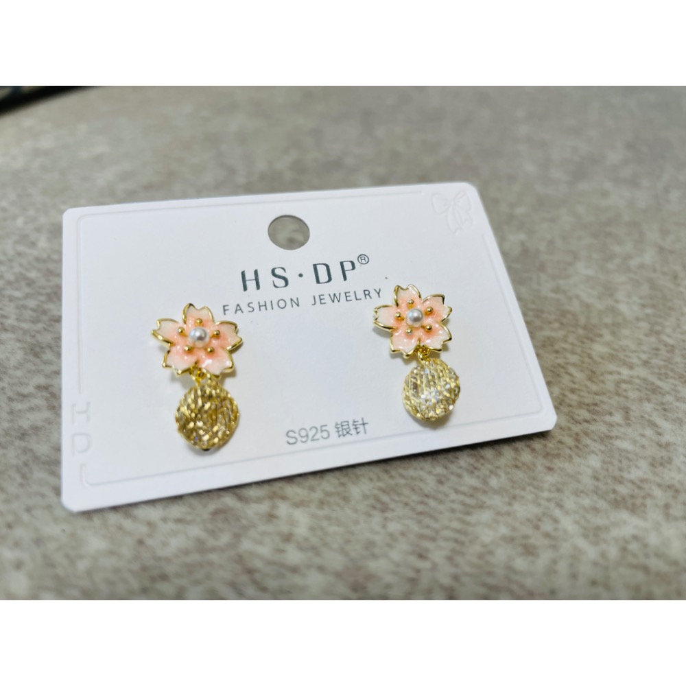 《台灣現貨》粉紅小花優雅氣質耳環（非夾式）-細節圖2