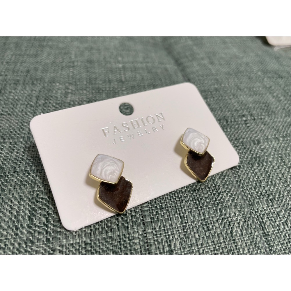 《台灣現貨》簡約方形風耳環-共兩色（非夾式）-規格圖2