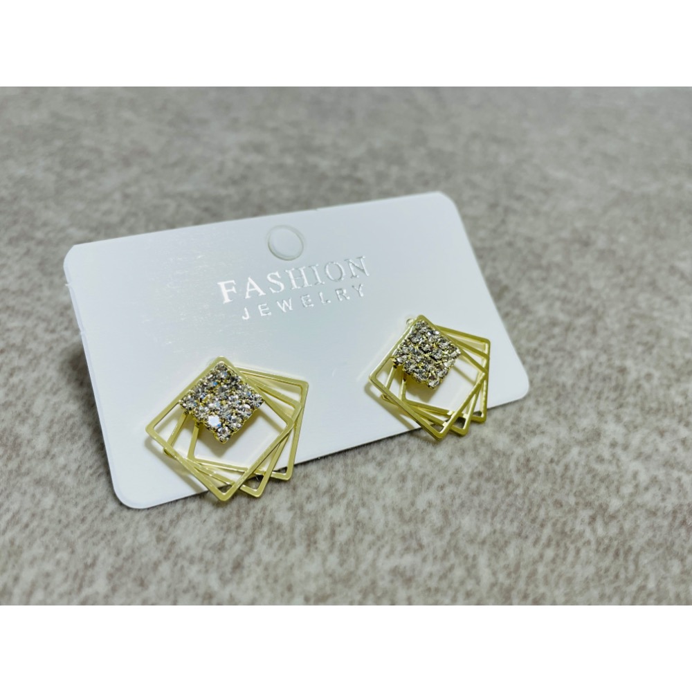 《台灣現貨》多方形水鑽耳環（非夾式）-細節圖2