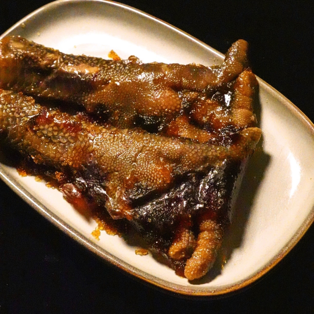 鮮滷味｜鎏韻雞腳（小辣） 3支/6支 精選雞腳 秘滷入味 膠質豐富 滷香濃郁 冷凍即食 退冰可吃 下酒首選-細節圖2