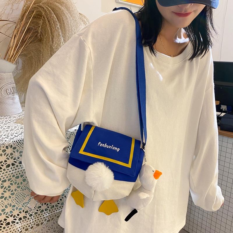 👑台灣現貨👑鴨屁屁 鴨鴨 斜挎包 單肩包 學生日係原宿少女百搭卡通帆布包 ins超火可愛鴨子包 背包 側背包-細節圖7