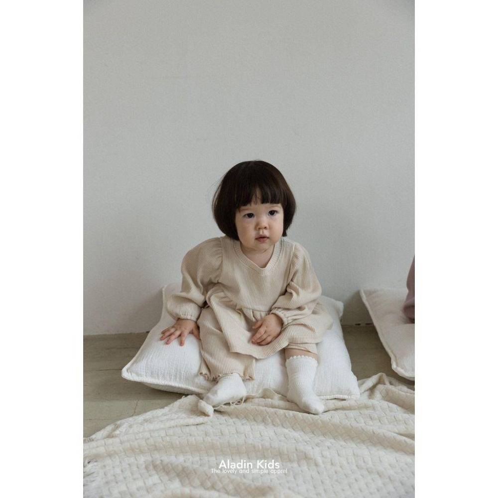 ✿ 現貨｜韓國童裝代購｜小童｜75-114 ✿aladin kids微澎袖羅紋上衣-細節圖2