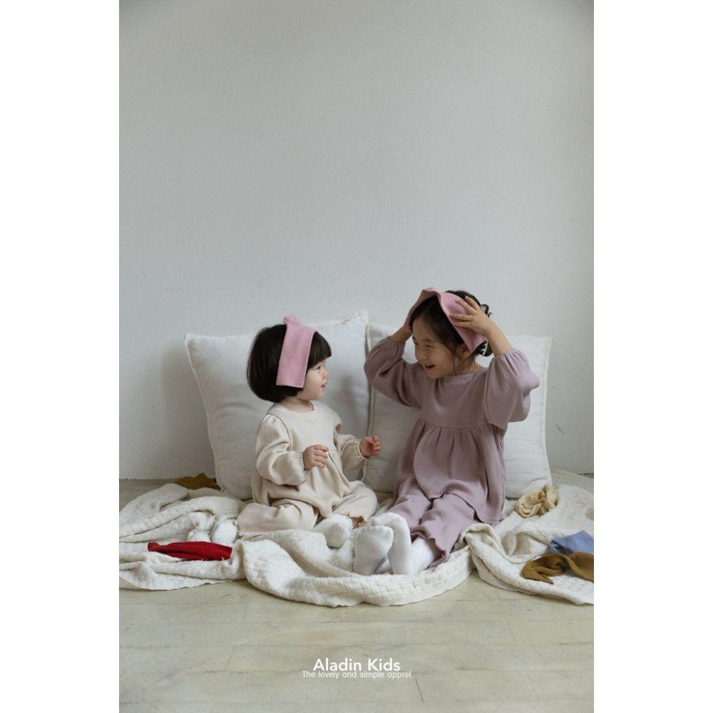 ✿ 現貨｜韓國童裝代購｜小童｜75-114 ✿aladin kids微澎袖羅紋上衣-細節圖3