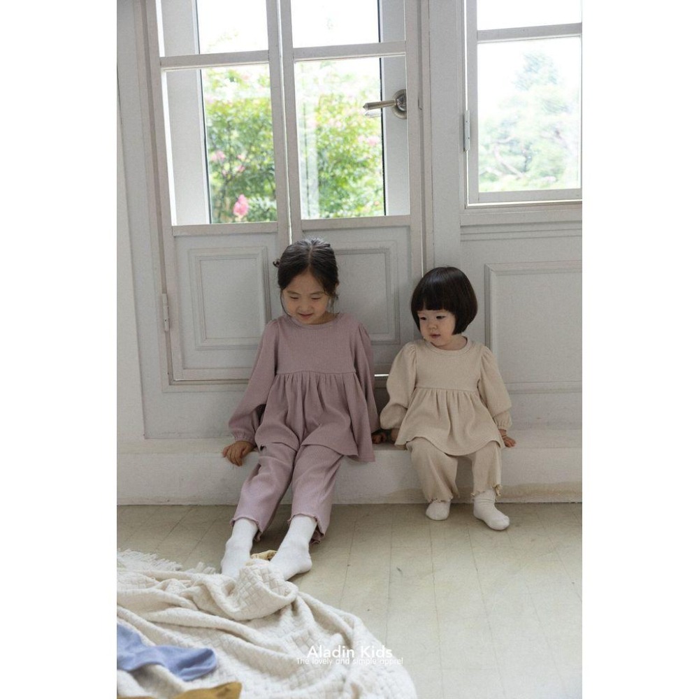 ✿ 現貨｜韓國童裝代購｜小童｜75-114 ✿aladin kids微澎袖羅紋上衣-細節圖4