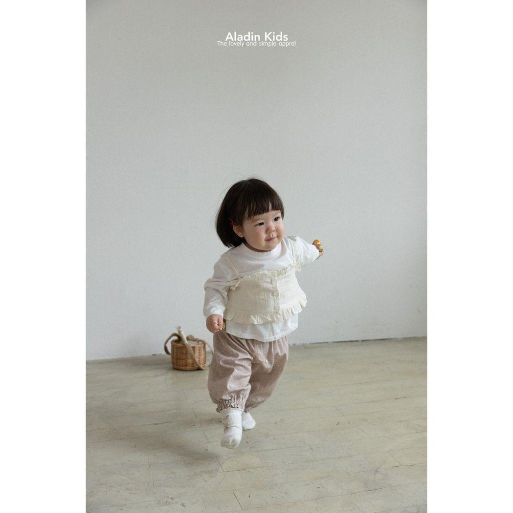 ✿ 現貨｜韓國童裝代購｜小童｜75-114 ✿aladin kids荷葉邊細肩背心-細節圖2