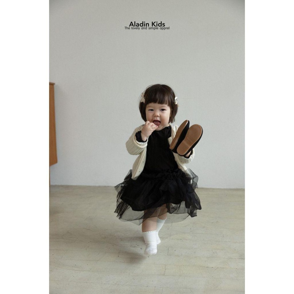 ✿ 現貨｜韓國童裝代購｜小童｜75-114 ✿aladin kids復古高領壓摺上衣-細節圖4