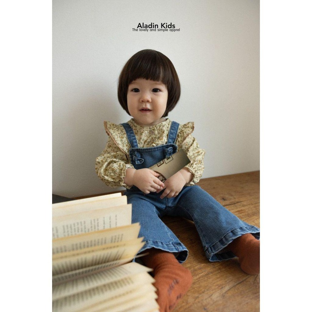 ✿ 現貨｜韓國童裝代購｜小童｜75-114 ✿aladin kids荷葉領鈕扣上衣-細節圖2