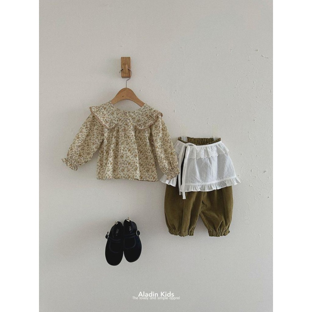 ✿ 現貨｜韓國童裝代購｜小童｜75-114 ✿aladin kids荷葉領鈕扣上衣-細節圖9