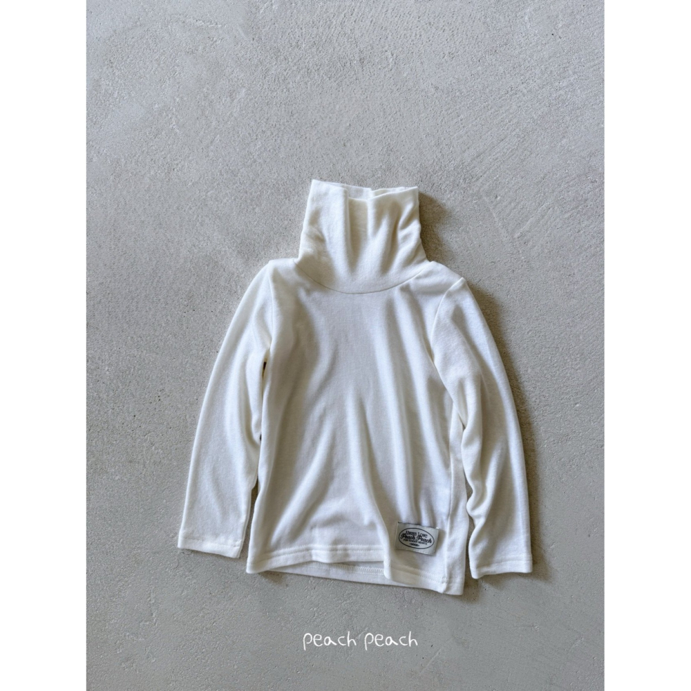 ✿ 現貨｜韓國童裝代購｜小童中童｜80-130 ✿Peach Peach高領輕柔棉上衣-細節圖5