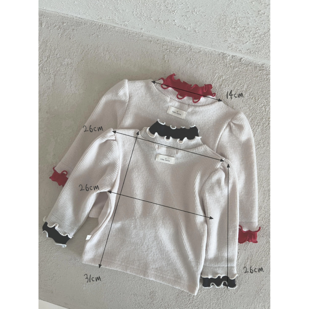 ✿ 現貨｜韓國童裝代購｜小童中童｜75-115 ✿the lala撞色荷葉高領上衣-細節圖4