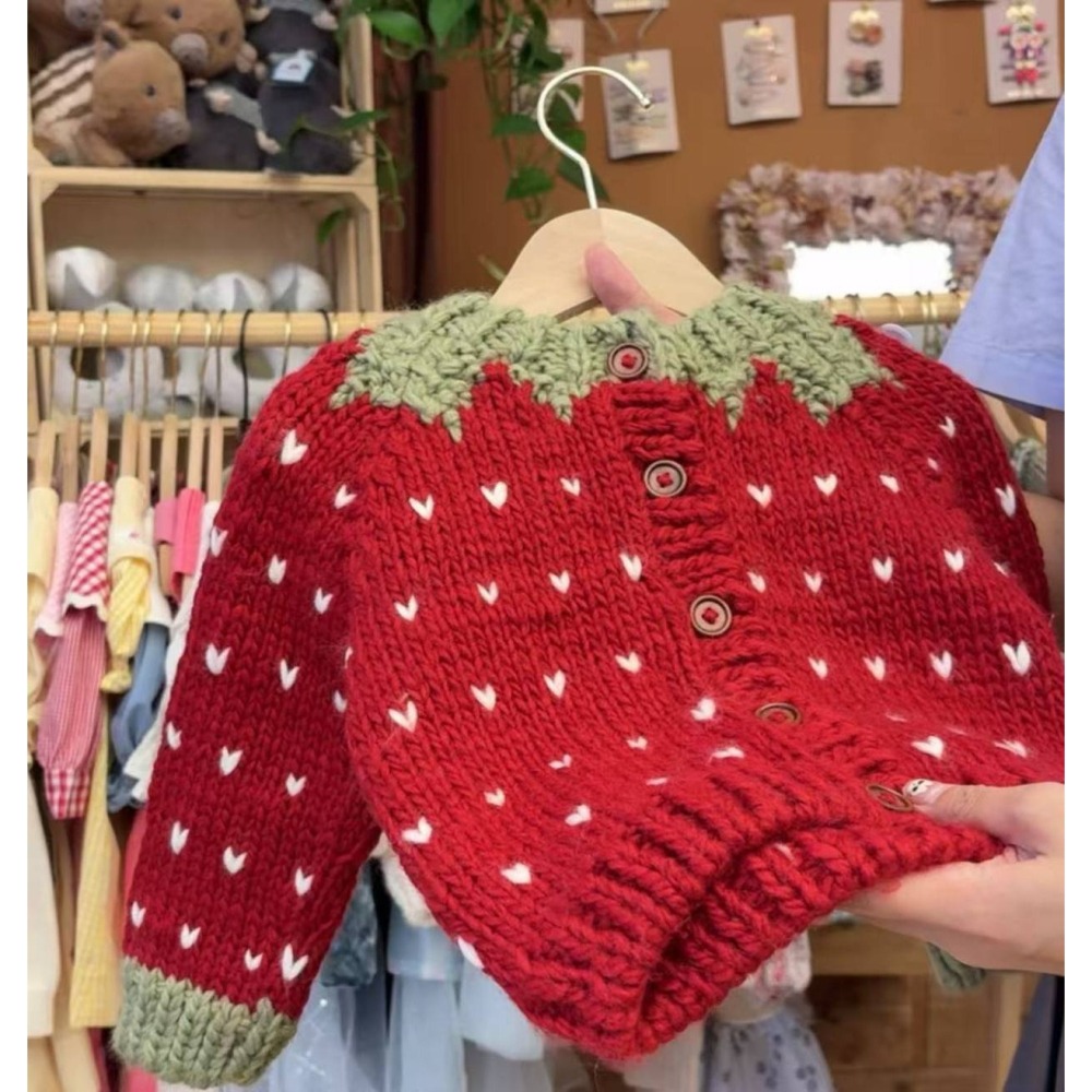 手工針織草莓造型外套-細節圖5