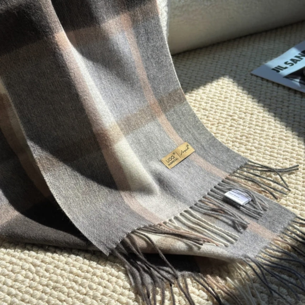 最新💖UGG AUSPECIAL美麗諾羊毛格紋圍巾🐑新年必備❤️‍🔥英倫風-細節圖5