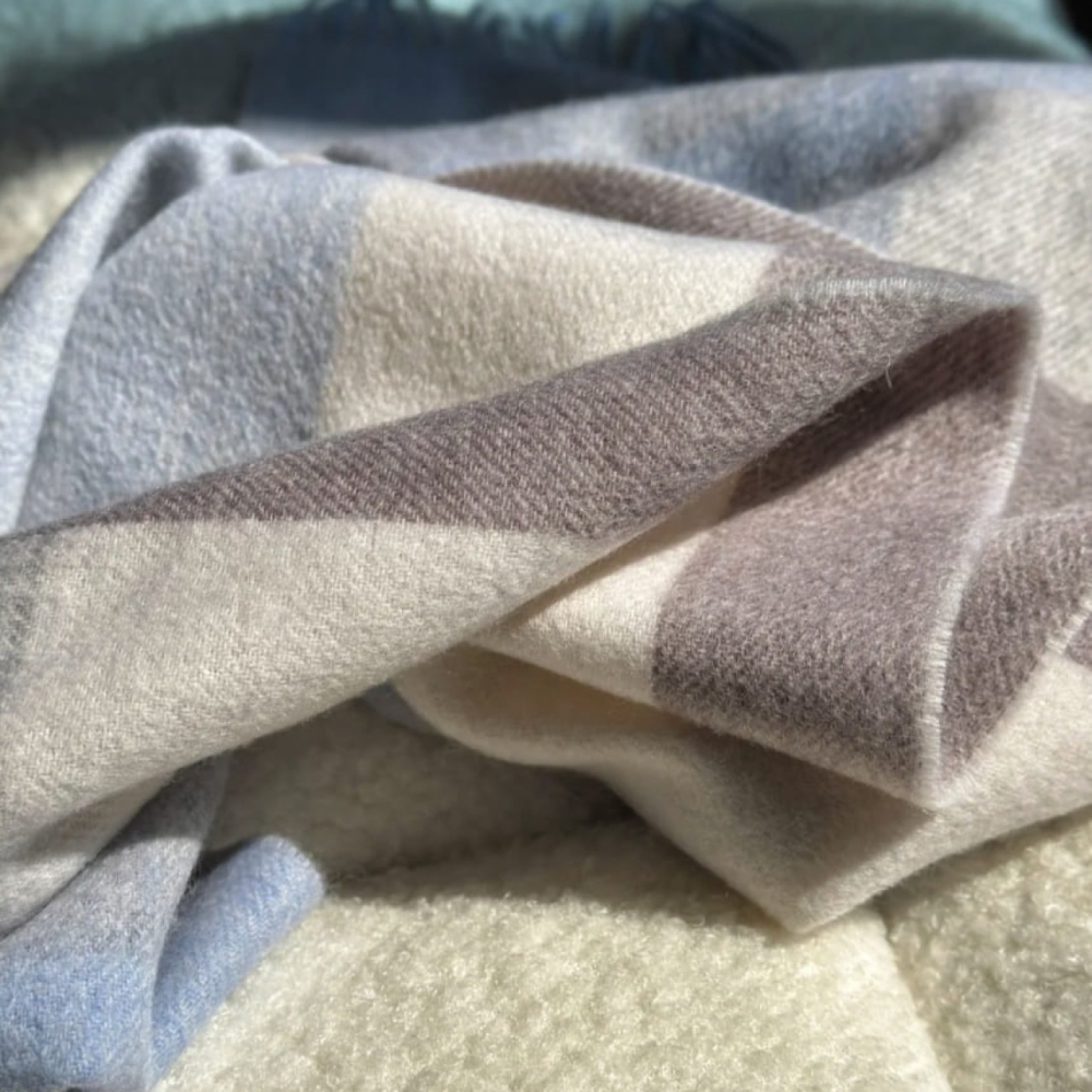 最新💖UGG AUSPECIAL美麗諾羊毛格紋圍巾🐑新年必備❤️‍🔥英倫風-細節圖10