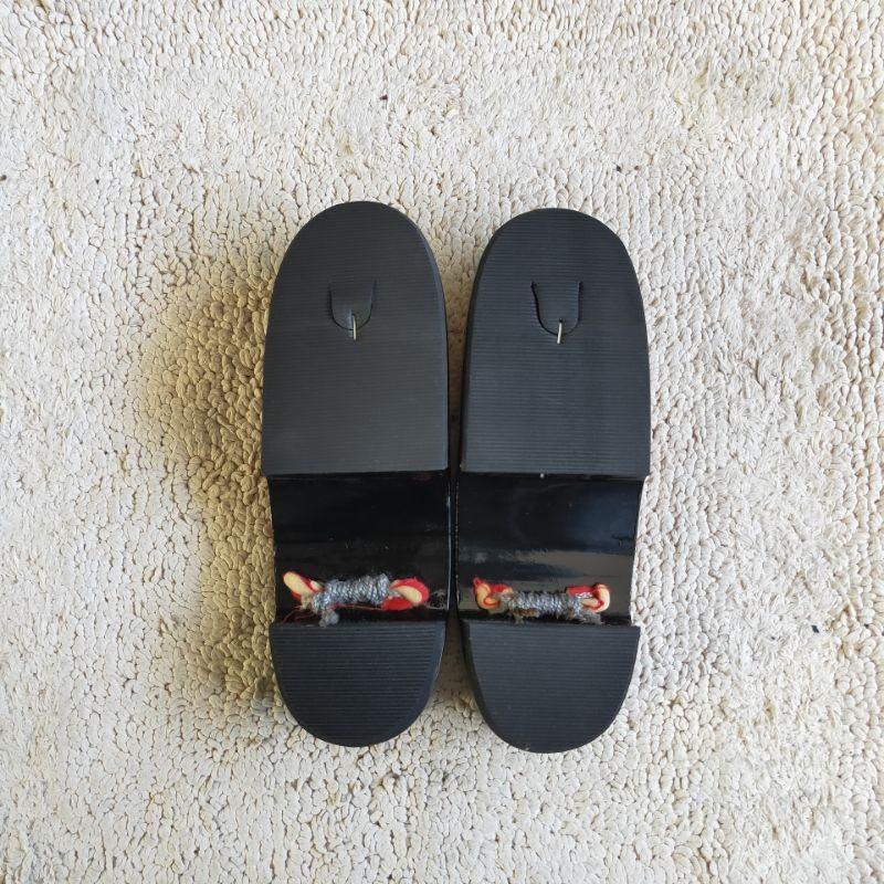 現貨 日式 木屐 黑 紅 日常 涼鞋 和服 浴衣 cosplay 羅剎 初音 木質亮面-細節圖3