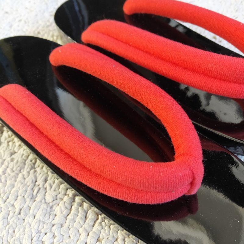 現貨 日式 木屐 黑 紅 日常 涼鞋 和服 浴衣 cosplay 羅剎 初音 木質亮面-細節圖4