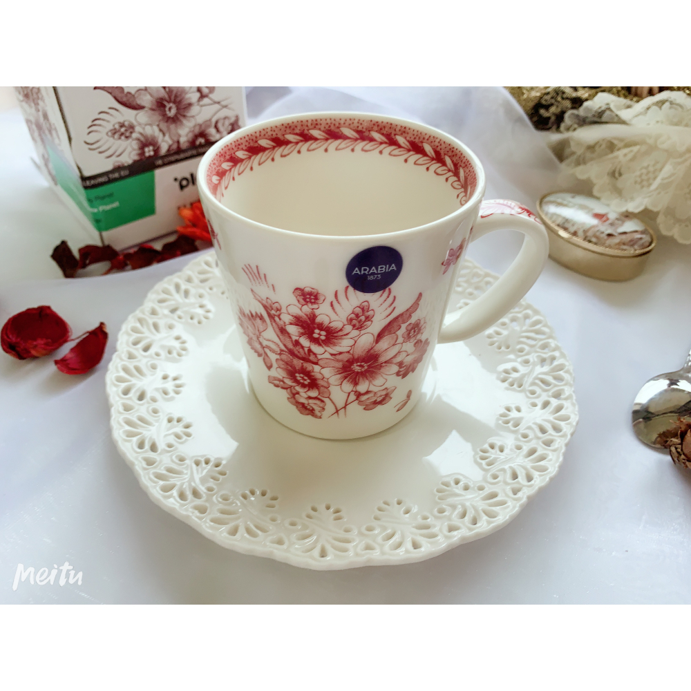 【絕版珍藏】芬蘭 ARABIA 百年工藝馬克杯 ── 復刻經典紅（田園風景與Myrna花卉 系列）-細節圖9