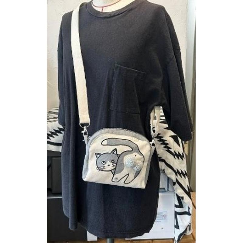 【飛魚愛日貨】蛋蛋貓系列化妝包 側背包 斜背包 單肩包-細節圖9