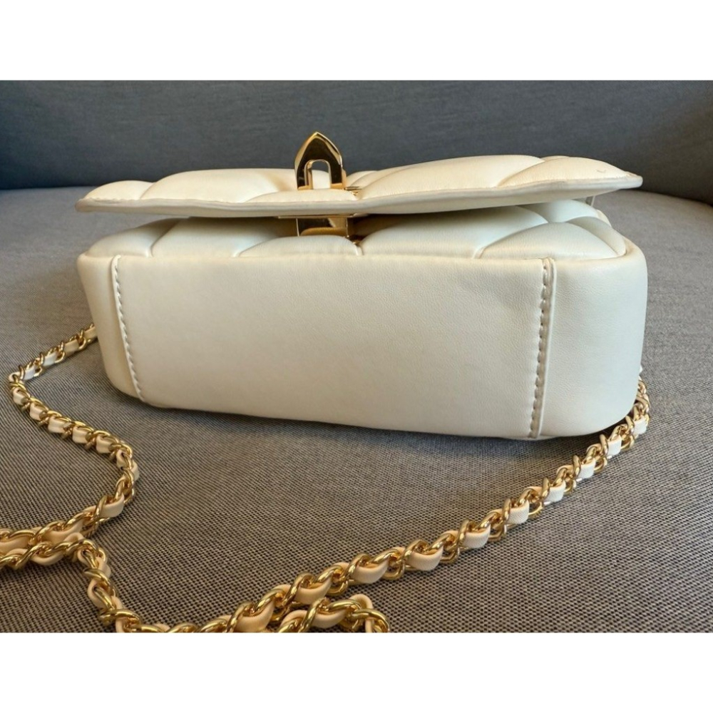 二手轉賣 Charles & Keith 小CK Arwen 菱格肩背包 奶油色 S-細節圖7