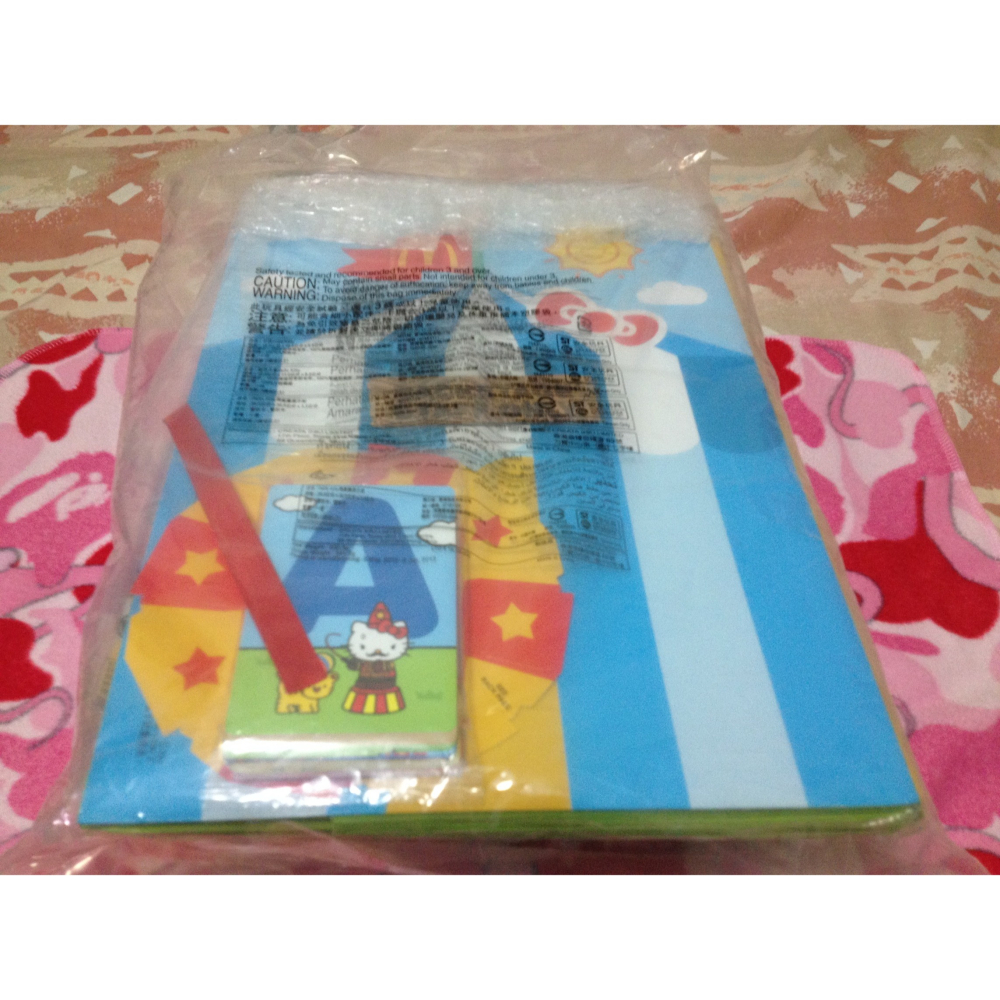 全新麥當勞 ＂ 2013年 Hello Kitty 馬戲團麥麥幫 ＂ 大全套(限定版2隻 立體舞台) 售價 1199元-細節圖3