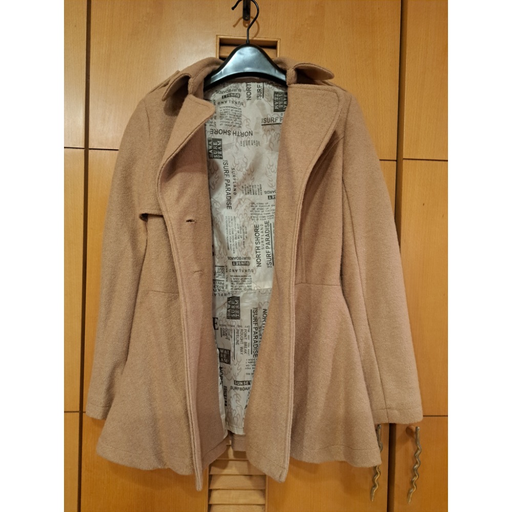 駝色雙排金釦傘狀大衣-細節圖3