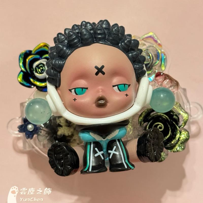 雲塵之飾·珠寶殿 臺灣賣家 快速出貨 🚚 現貨 泡泡瑪特 夜之城 幻音締造師 手機支架 手機殼 手機背夾 手機造型包-細節圖3