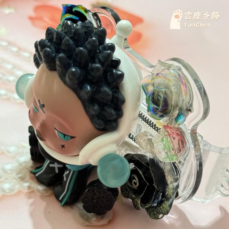 雲塵之飾·珠寶殿 臺灣賣家 快速出貨 🚚 現貨 泡泡瑪特 夜之城 幻音締造師 手機支架 手機殼 手機背夾 手機造型包-細節圖4