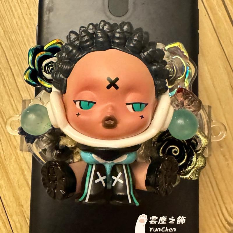 雲塵之飾·珠寶殿 臺灣賣家 快速出貨 🚚 現貨 泡泡瑪特 夜之城 幻音締造師 手機支架 手機殼 手機背夾 手機造型包-細節圖6