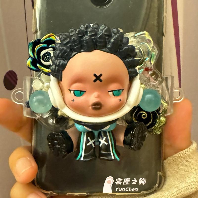 雲塵之飾·珠寶殿 臺灣賣家 快速出貨 🚚 現貨 泡泡瑪特 夜之城 幻音締造師 手機支架 手機殼 手機背夾 手機造型包-細節圖7