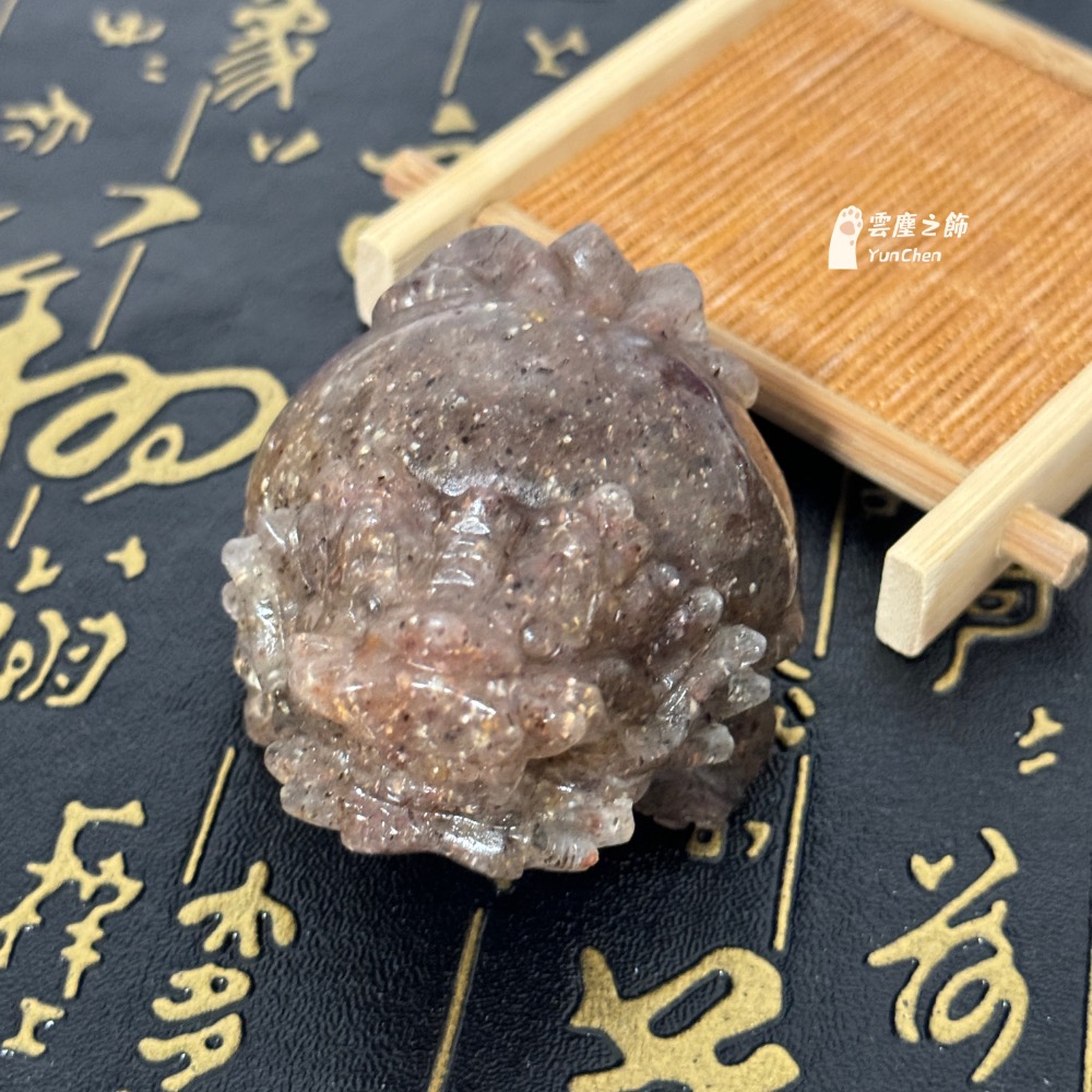 雲塵之飾 金草莓晶龍龜 小龍龜 擺件龍龜 屁股圓又大 帶天然礦洞礦缺 炸福利 甜甜價 小巧可愛 咬錢龜 歸來 🐢-細節圖7