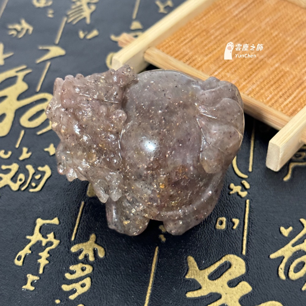雲塵之飾 金草莓晶龍龜 小龍龜 擺件龍龜 屁股圓又大 帶天然礦洞礦缺 炸福利 甜甜價 小巧可愛 咬錢龜 歸來 🐢-細節圖8