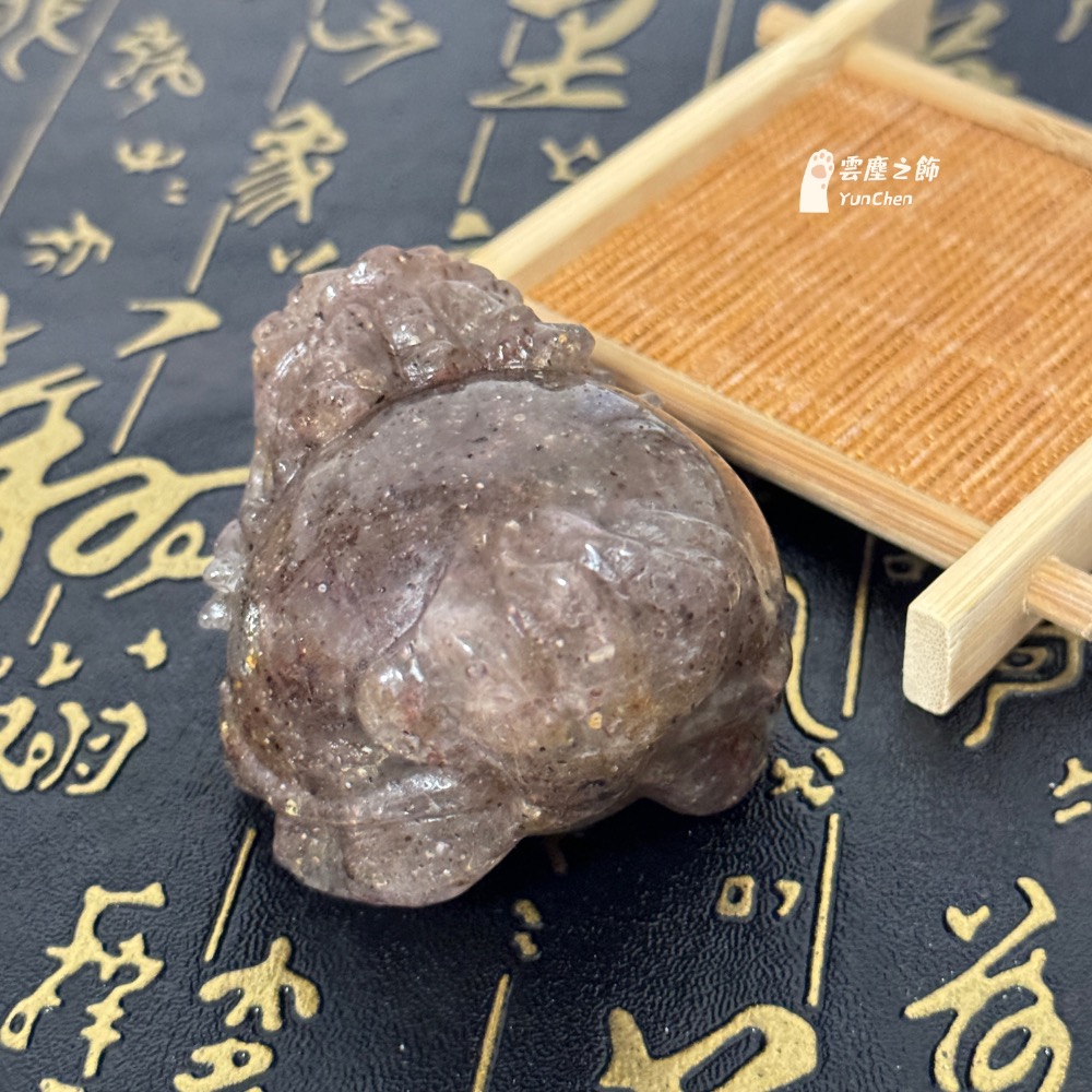 雲塵之飾 金草莓晶龍龜 小龍龜 擺件龍龜 屁股圓又大 帶天然礦洞礦缺 炸福利 甜甜價 小巧可愛 咬錢龜 歸來 🐢-細節圖9