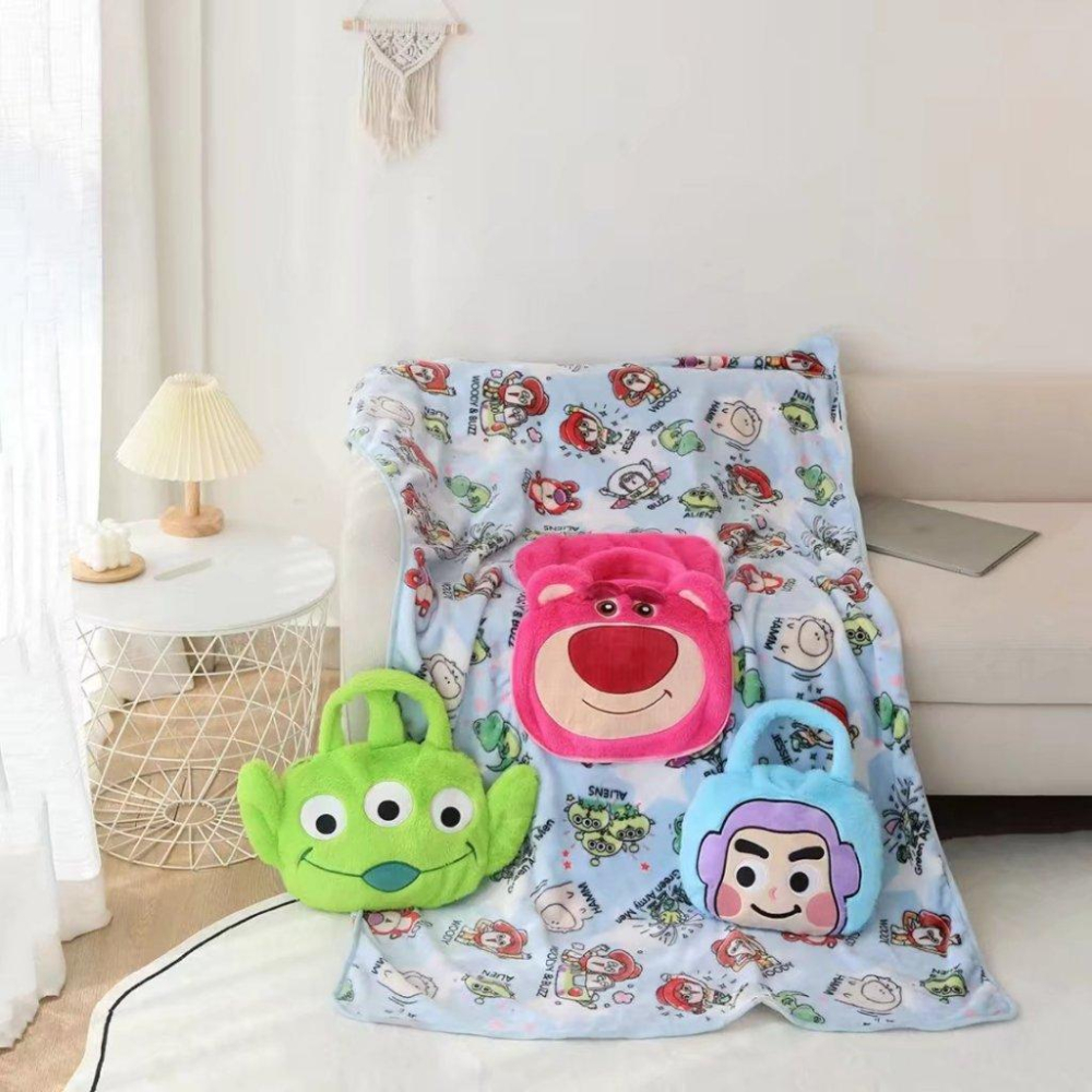 【Mate_Shop】迪士尼 手提 抱枕+毛毯 二合一 法蘭絨 靠墊 汽車 兩用 小孩兒童禮物毯子 維尼 三眼怪現貨預購-細節圖2