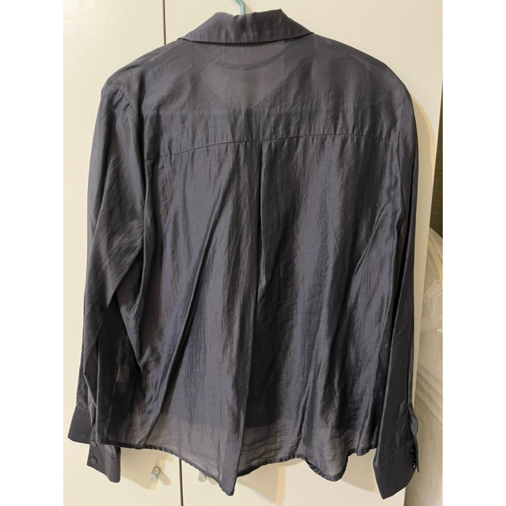 二手 Meier.Q 透肌 透膚 微光澤 長袖 襯衫 深灰 Size S 雪紡 薄透 涼爽-細節圖2