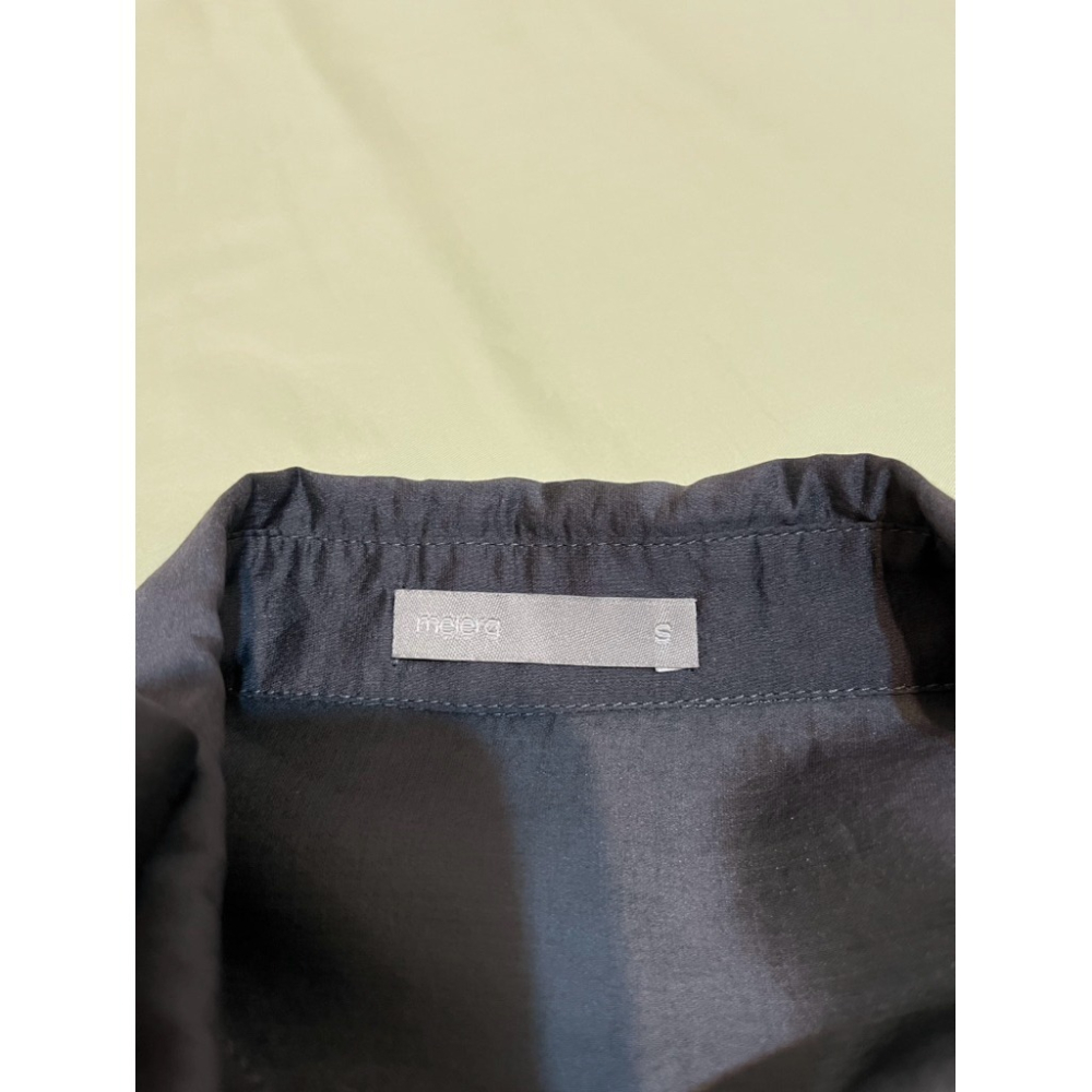 二手 Meier.Q 透肌 透膚 微光澤 長袖 襯衫 深灰 Size S 雪紡 薄透 涼爽-細節圖4