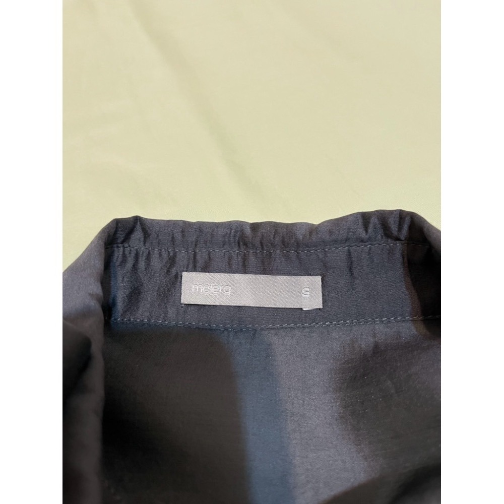 二手 Meier.Q 透肌 透膚 微光澤 長袖 襯衫 深灰 Size S 雪紡 薄透 涼爽-細節圖4