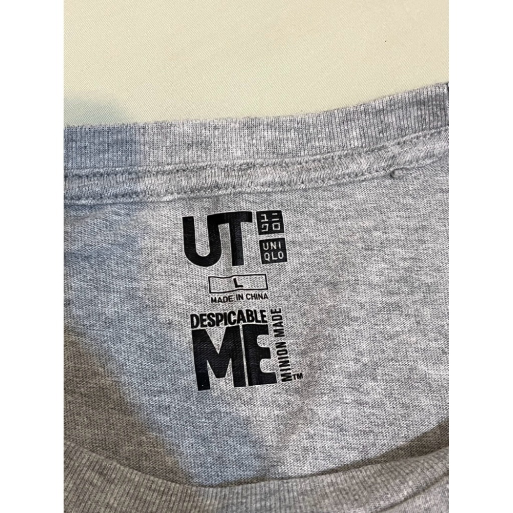 二手 UNIQLO x Minions UT 小小兵 神偷奶爸 聯名 短袖 T恤 灰色 純棉 Size L-細節圖5