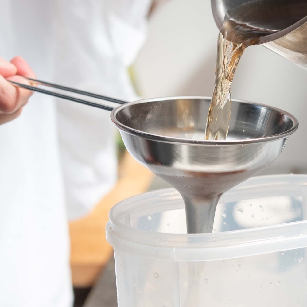 【YOSHIKAWA】日本製 不鏽鋼漏斗 附把手 18-8不鏽鋼 吉川-細節圖6