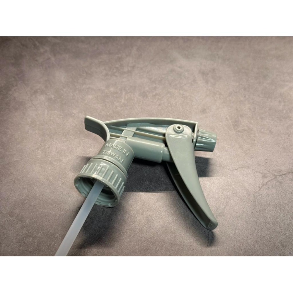 灰 台灣製造耐酸鹼噴頭＋HDPE 1000ml圓瓶｜NBR耐油橡膠｜316不鏽鋼彈簧｜強酸強鹼清潔劑專用噴瓶-細節圖4