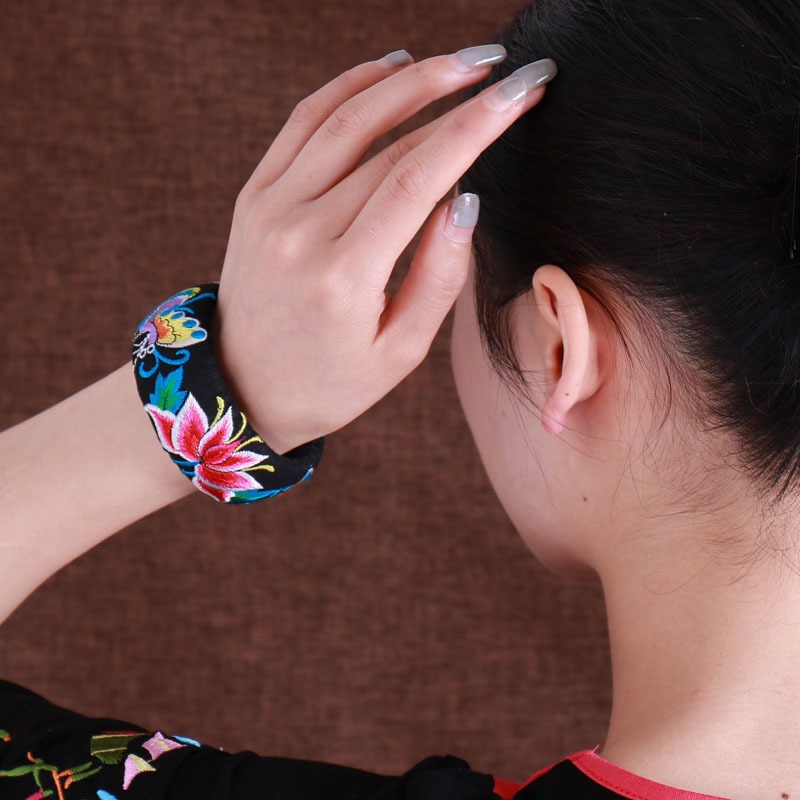 原創手工復古文藝民族風刺繡手鐲女寬版氣質苗銀棉麻百搭鐲子配飾-細節圖2