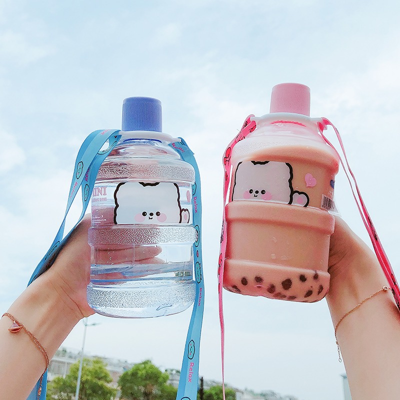 網紅奶茶水桶杯夏季戶外運動水壺學生斜挎便攜水杯可愛創意防摔-細節圖2