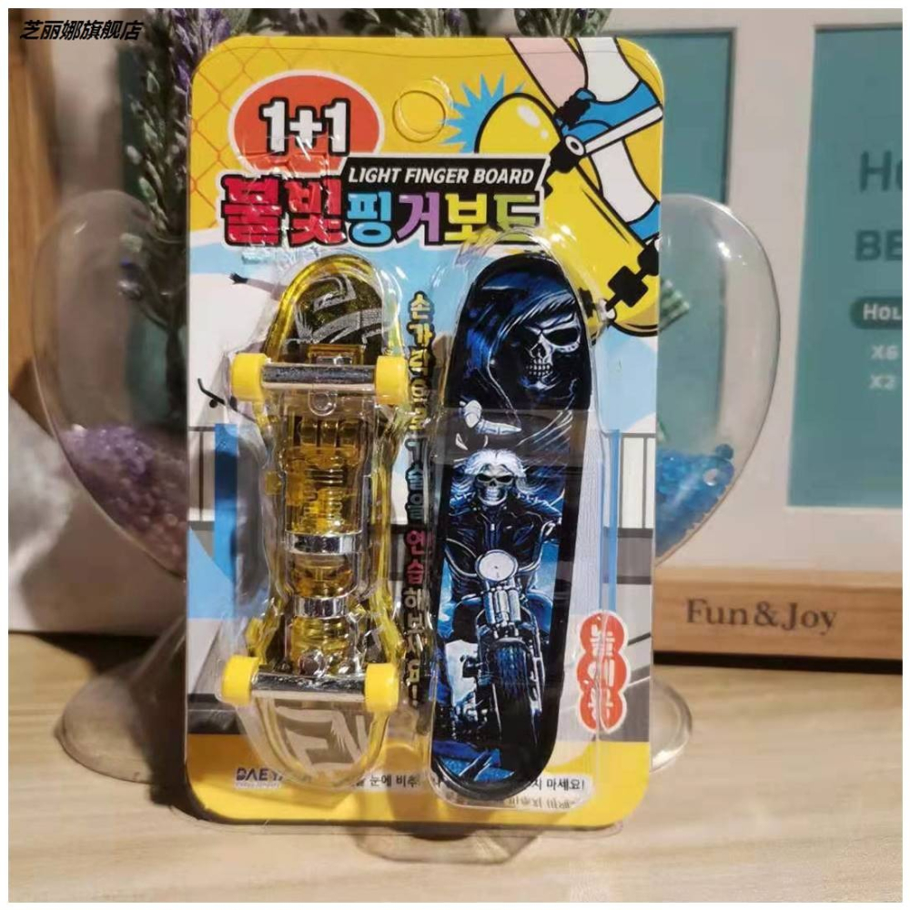 新款 迷你帶投影燈手指滑板車|迷你桌面玩具擺件|創意-細節圖6