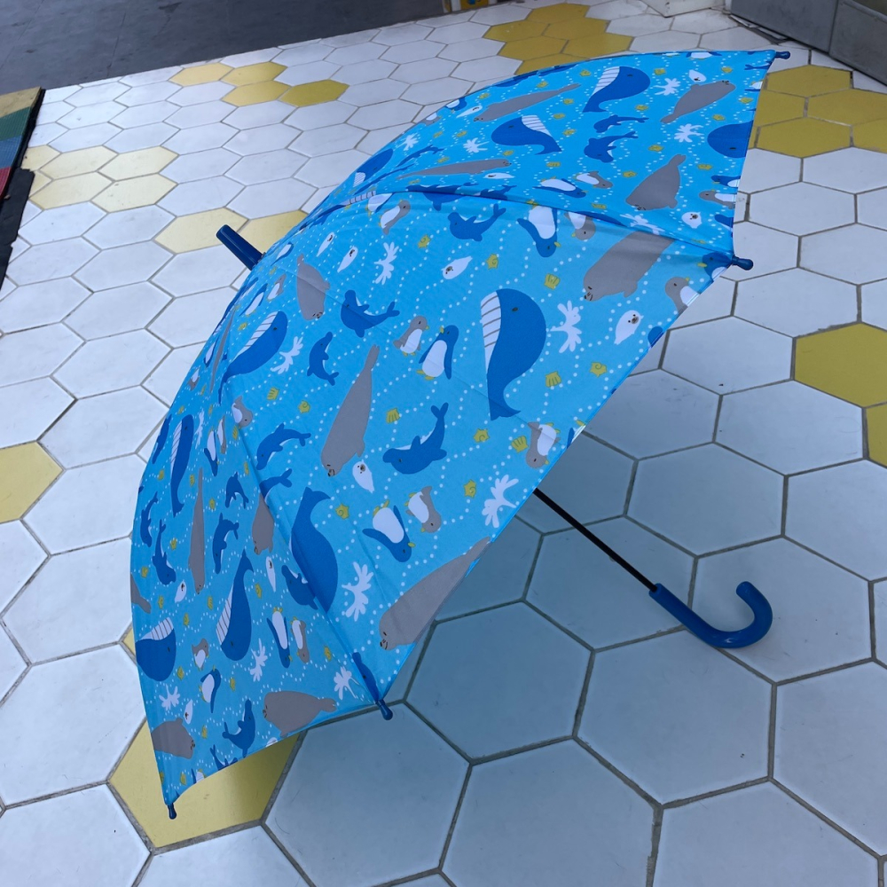大童男孩子學生用安全防夾手手開鯨魚海豹企鵝卡通圖案藍色雨傘-細節圖10