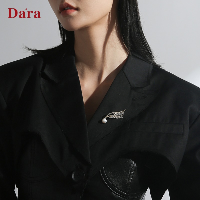 個性淡水珍珠胸針女小眾設計感高年新款潮羽翼西裝別針配飾檔-細節圖4