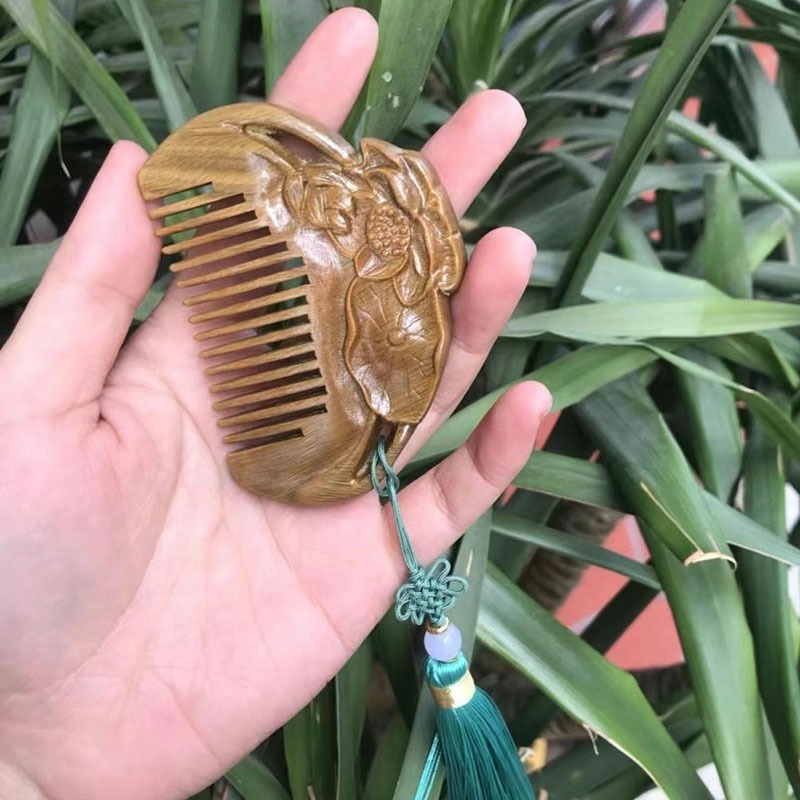 綠檀木雕荷花旗袍木梳 隨身攜帶便攜梳 綠檀單面雕花梳子送人禮物-細節圖4