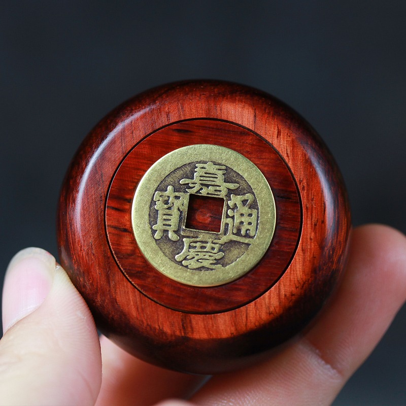 指間捻實木小葉紫檀勢來運轉文玩手把件迷你簡約銅錢按摩隨身攜帶-細節圖3