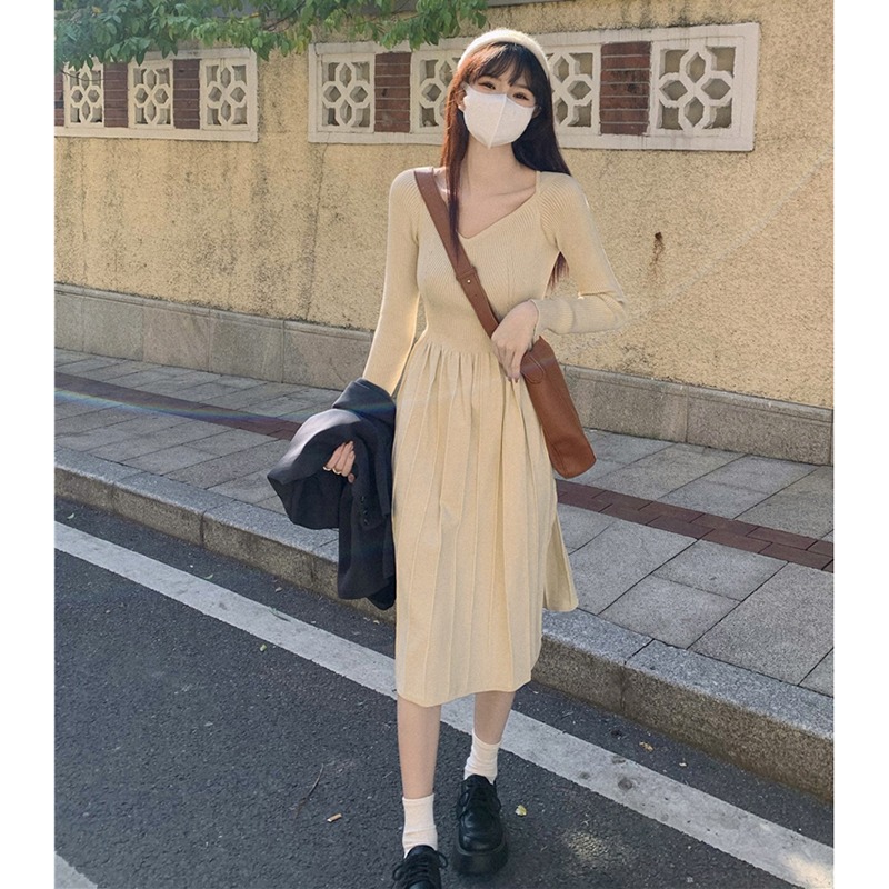 V領針織連衣裙女秋冬季新款收腰中長款打底裙內搭百褶裙裙子-細節圖3